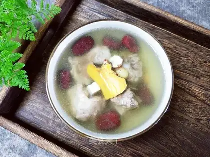 Five fingers of peach pigbone soup