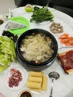 Fish and chicken soup pan