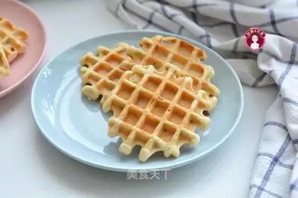 Meat pine onion waffles