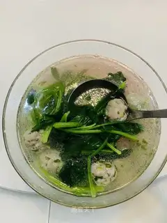 Spinach meatball soup