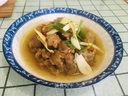 A bowl of ribs