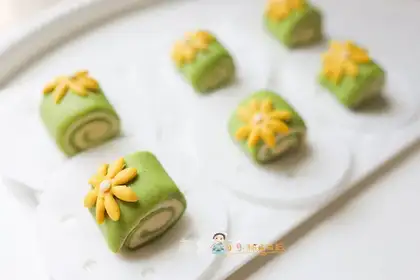 A spinach cleavage to cut the buns