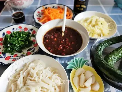 Meat sauce noodles