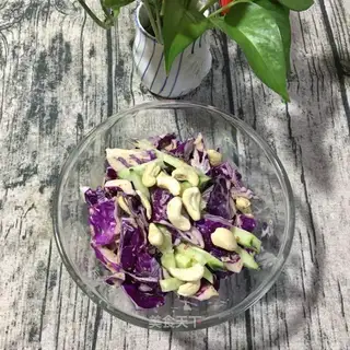 Cashew vegetable salad