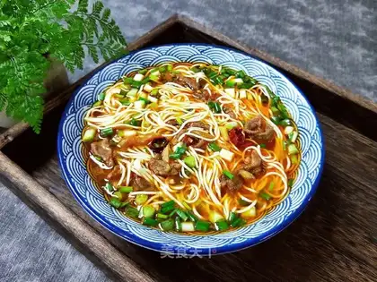 Spicy beef noodles