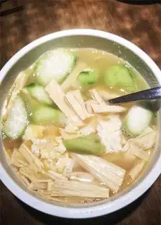 Smelt-curd egg soup