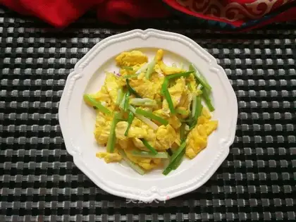 Onion fried eggs