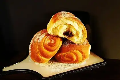 Rose bean pie