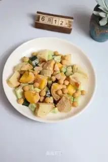 Bread cucumber salad