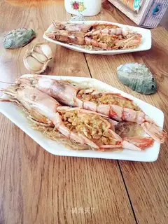 Garlic fans steam red shrimp