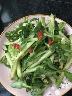 A cucumber with heartbrush