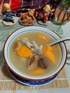Peanut chicken feet carrot soup