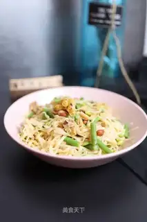 The beanhorns tore the chicken noodles