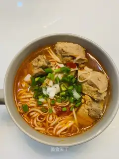 Red rib noodles