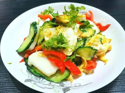 Old cucumber fried eggs
