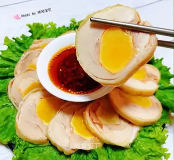 Fung-eyed chicken-legs