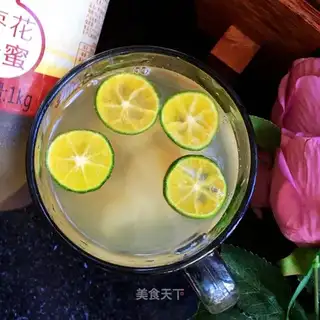 ♪ A green lemon honey water ♪