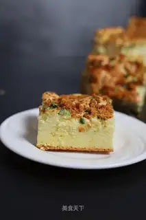 Onion pine cake piece