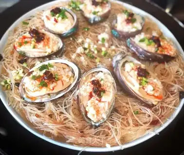 Garlic fans steam abalone