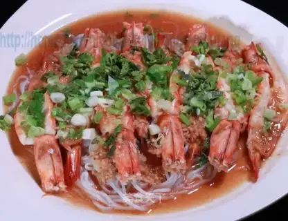 Steamed shrimp with shredded rice