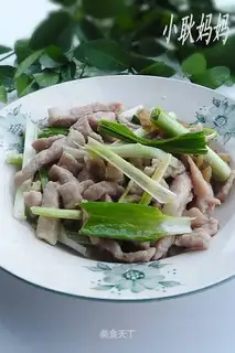 Fried shredded pork with green garlic
