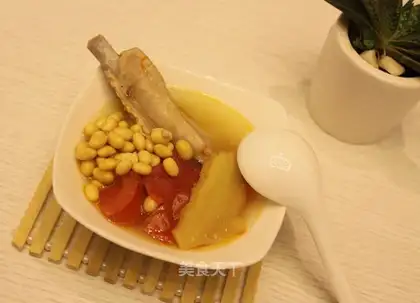Tomato and soybean ribs soup