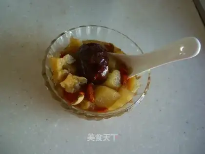 Tremella lily pear soup