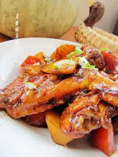 Roasted chicken wings with carrot and potato