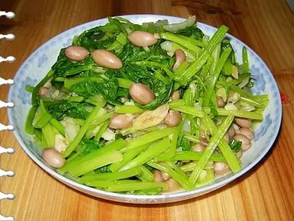 stir-fried peanuts with parsley