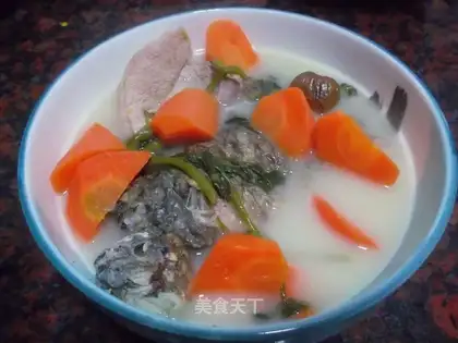 Western vegetable soup with white crucian carp