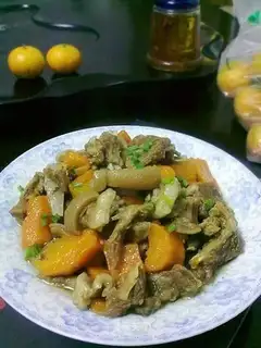 Roasted lamb chops with carrots