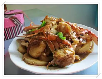 Fried rice cake with three-eyed crab