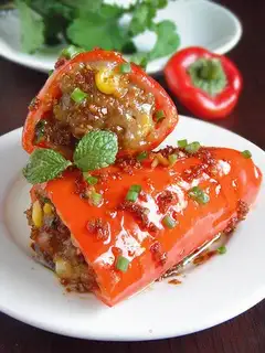 Steamed beef with sweet pepper