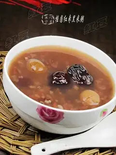 Red dates, longan and black rice porridge