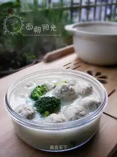 Crucian carp soup meatball casserole