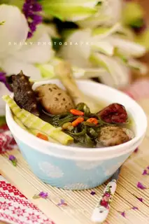 Mushroom nourishing ginseng chicken soup