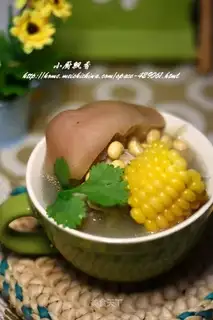 Soybean and corn hooves soup