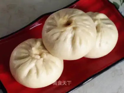 Steamed buns with pork, cabbage and vermicelli