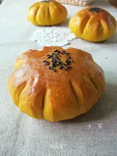 wolfberry red bean bread