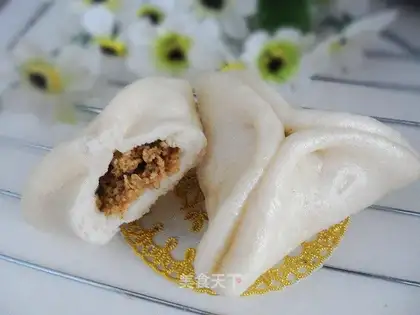 Sesame filling sugar triangle