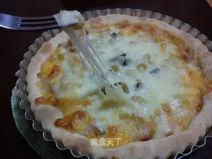 Corn ham pizza