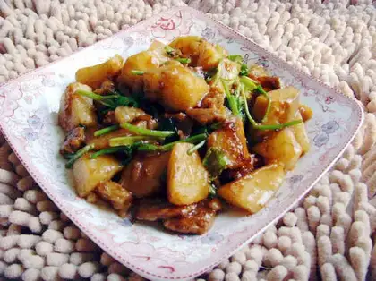 Stewed Chinese yam with pork belly