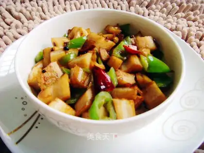 Sour and spicy diced lotus root