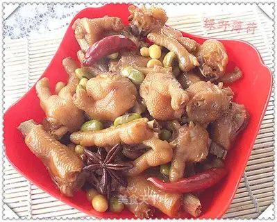 Spicy chicken claw beans