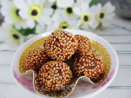 Sesame glutinous rice balls