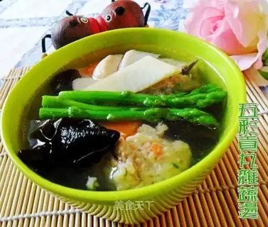 Colorful tribute meatballs and mixed vegetable soup
