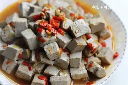 Black tofu with chopped pepper