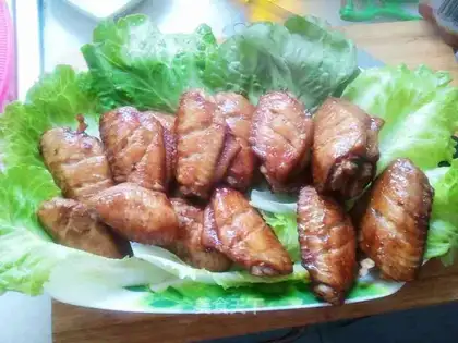 Aromatic roast chicken wings