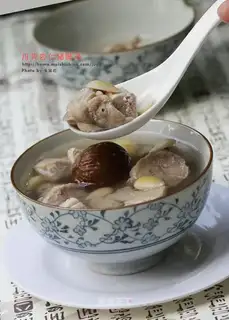 Sichuan fritillary onion and almond pork lung soup