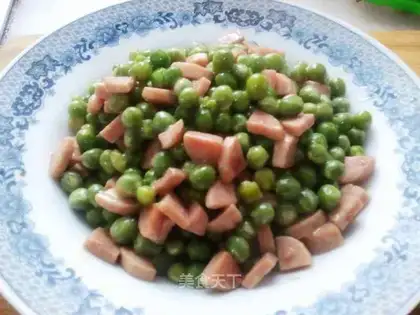 Red and green with green bean ham